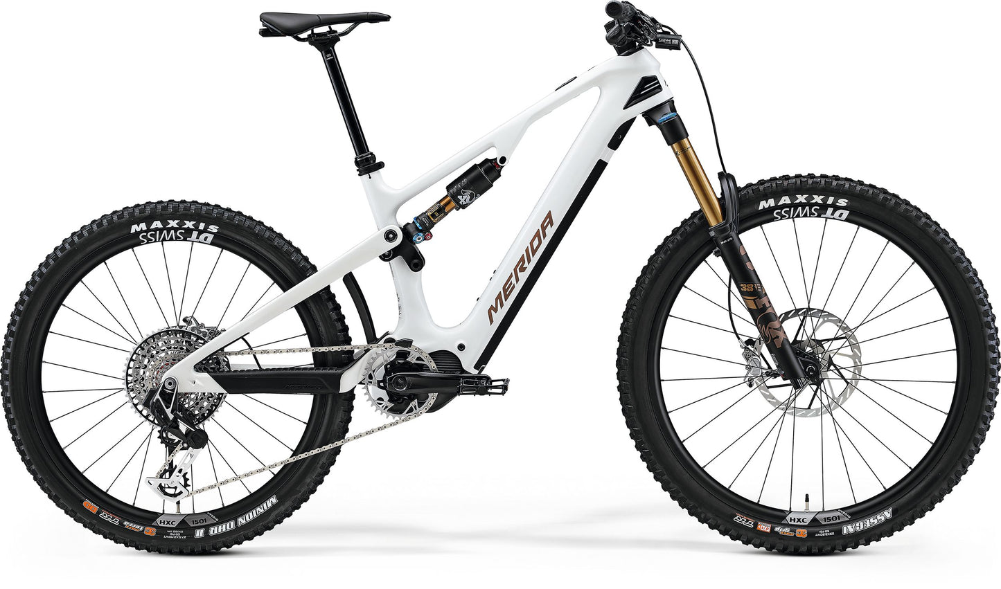 El MTB Merida eOne-Sixty 10K vit/brons