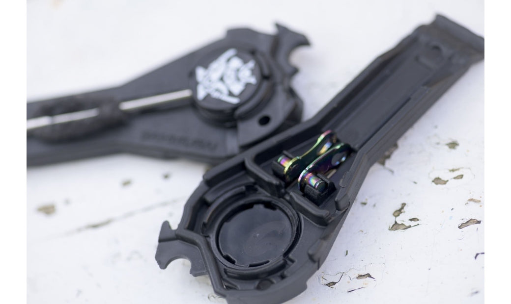 Multiverktyg Sahmurai Switchblade med däckpluggsverktyg