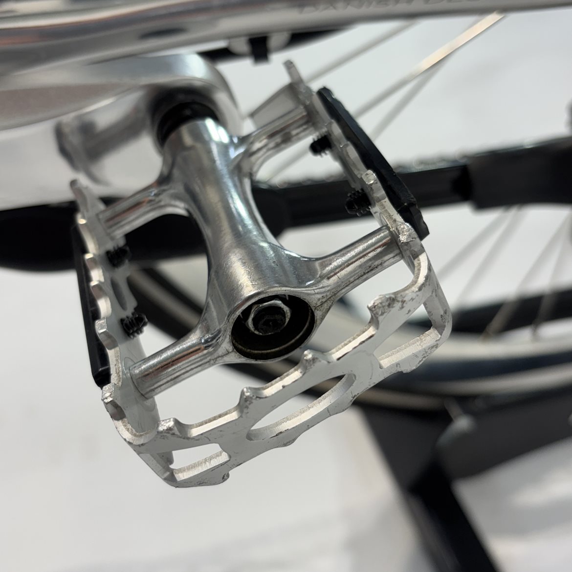 Begagnad Hybridcykel Avenue Airbase Herr Metal