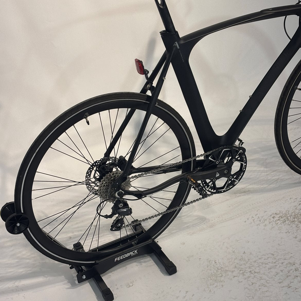 Begagnad Hybridcykel Avenue Airbase Svart