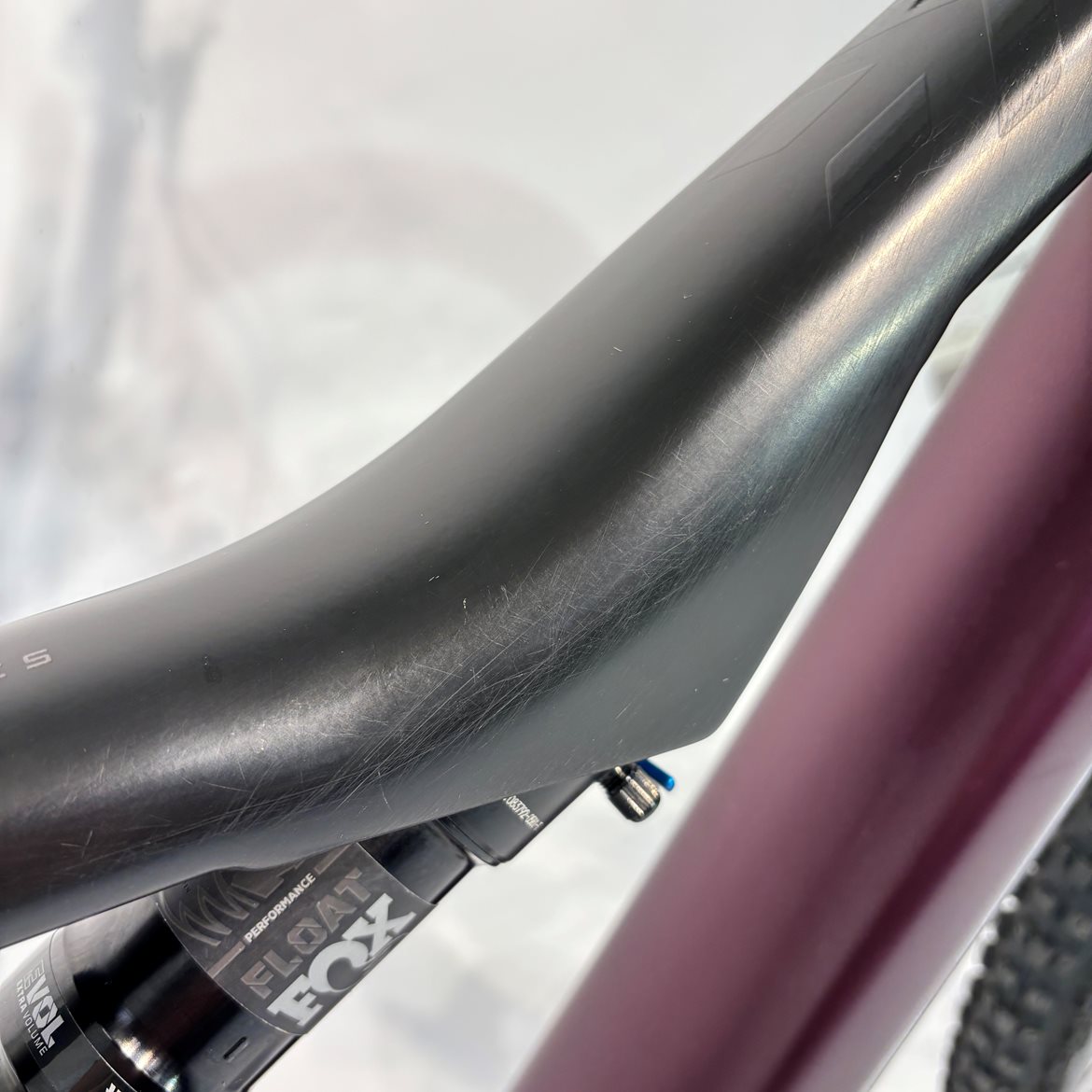 Begagnad Orbea Rise H30 El-MTB Metallic Mulberry/Black Matt