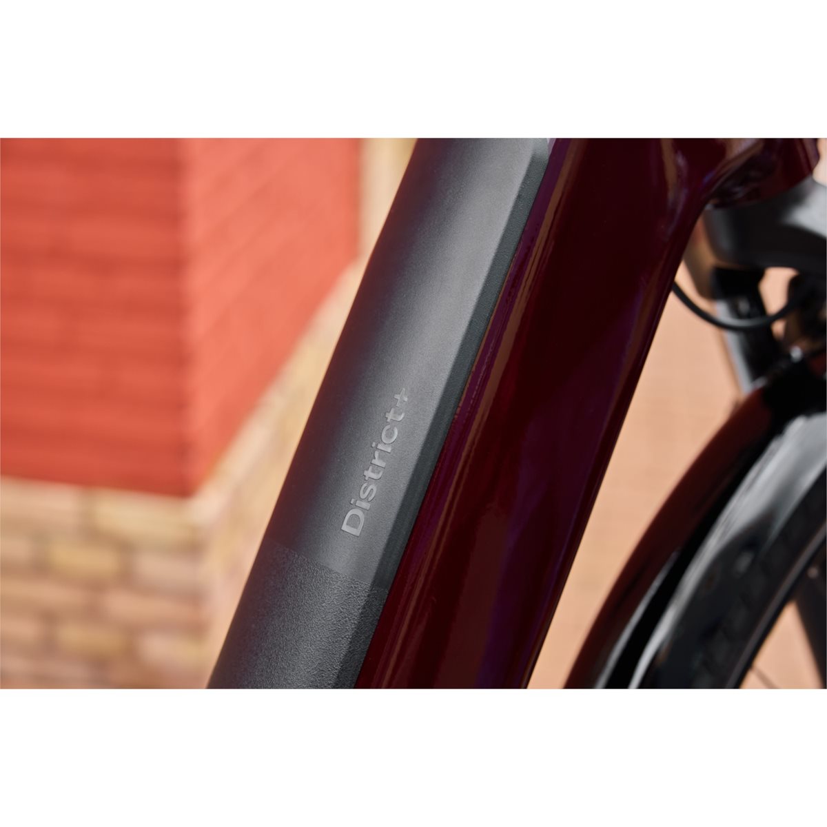 Elcykel Trek District+ 3 Lowstep R9 540Wh Cobra Blood