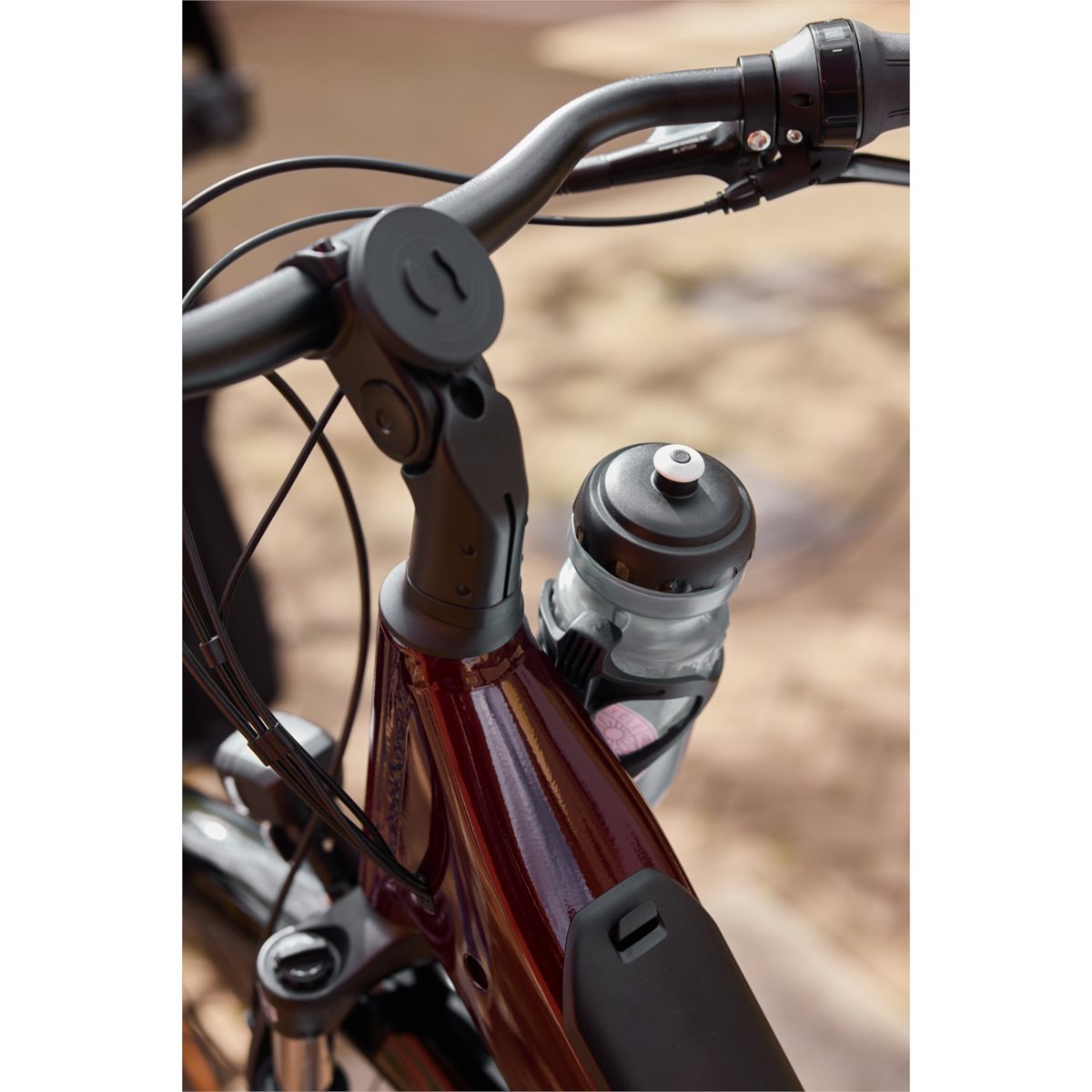 Elcykel Trek District+ 3 Lowstep R9 540Wh Cobra Blood