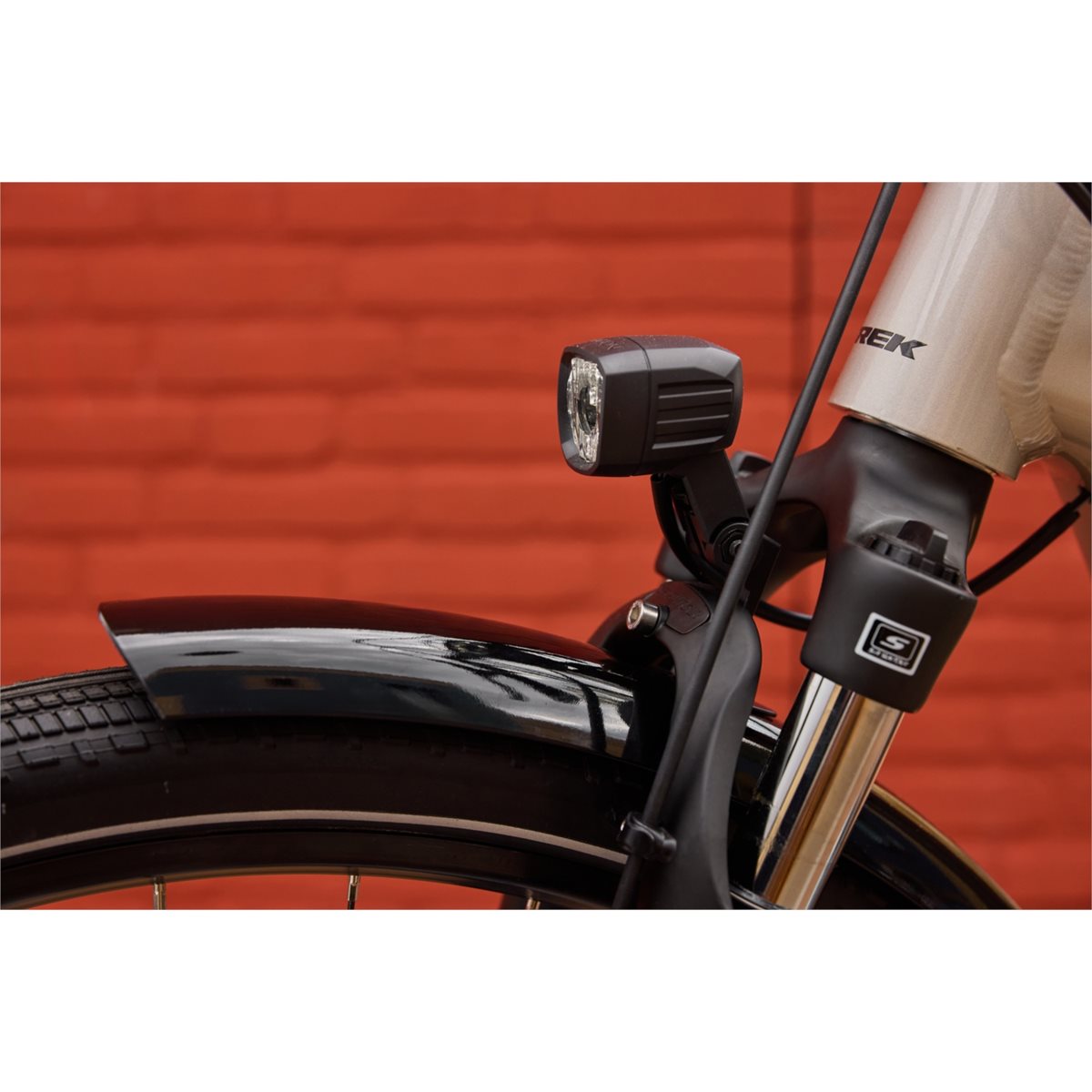 Elcykel Trek District+ 3 Lowstep R9 540Wh Lunar Silver