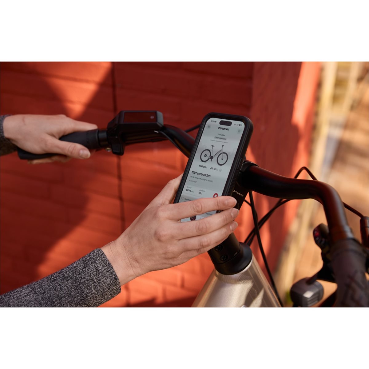 Elcykel Trek District+ 3 Lowstep R9 540Wh Lunar Silver